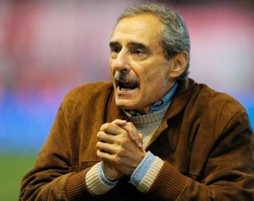 Ángel Cappa hizo leña del árbol caído una vez más: criticó a Messi y al Barcelona