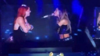 el tierno gesto que tuvo tini stoessel con una fan en medio de un show el tierno gesto que tuvo tini stoessel con una fan en medio de un show