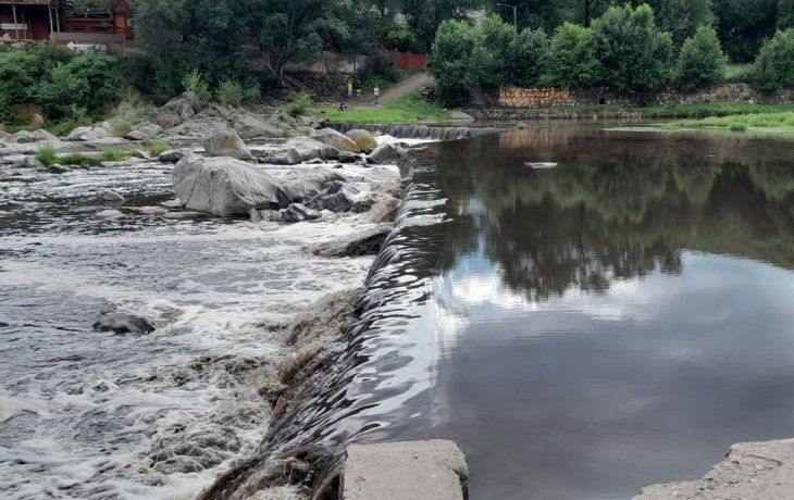 Córdoba: un turista se tiró al río, se golpeó la cabeza contra una piedra y murió