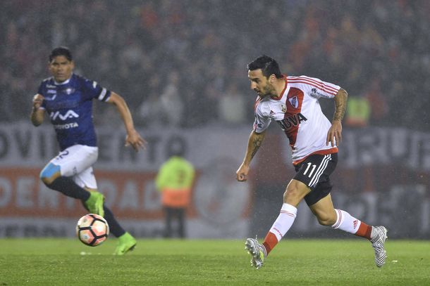 El ex Newells conquistó al pueblo riverplatense