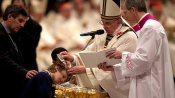 El papa Francisco bautizará a 11 personas en la Vigilia Pascual El papa Francisco bautizará a 11 personas en la Vigilia Pascual