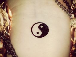 Quería hacerse el Ying y el Yang y le tatuaron un pene