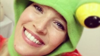 luisana se disfraza del sapo pepe para cantarle a su hijo luisana se disfraza del sapo pepe para cantarle a su hijo