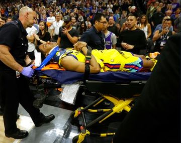 Así retiraron al jugador de 22 años