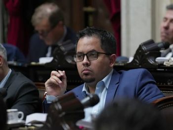 Difunden audios de diputado libertario exigiéndole los viáticos a un asistente: El desarraigo es del partido