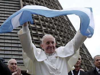 El Vaticano pone en duda la visita del Papa al país el año que viene