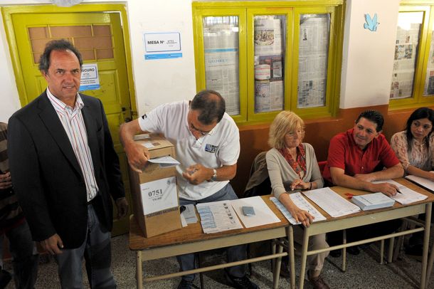 Scioli votó recordando a Néstor Kirchner: Me honró con su confianza