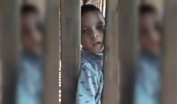 Porrames pasa todo el día encerrado en una jaula