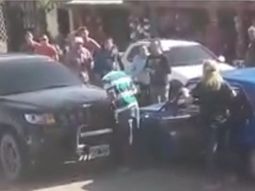 Pasó por arriba a un hombre con el auto por una pelea de tránsito