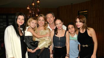 Suárez con su familia ficticia, los Cousteau Suárez con su familia ficticia, los Cousteau