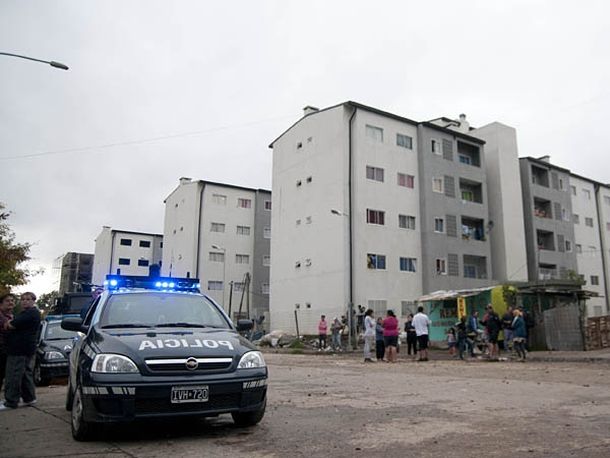 Denuncian una toma de viviendas luego del diluvio