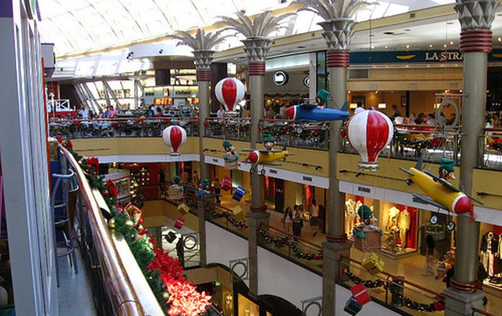 Se realiza la tradicional Noche de los shoppings