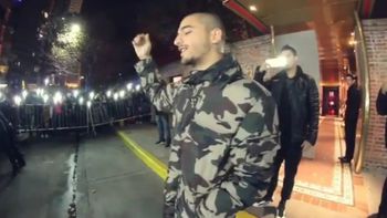 furor por maluma: canto en la calle luego de que le cancelaran su show en el luna park furor por maluma: canto en la calle luego de que le cancelaran su show en el luna park
