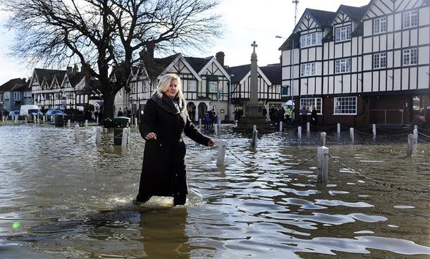 El sur de Inglaterra sufre las peores inundaciones en 30 años