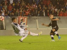 Ezequiel Barco le marca al Deportes Iquique por la Copa Sudamericana Ezequiel Barco le marca al Deportes Iquique por la Copa Sudamericana