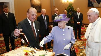 el obsequio de isabel ii a francisco: le regalo un whisky el obsequio de isabel ii a francisco: le regalo un whisky