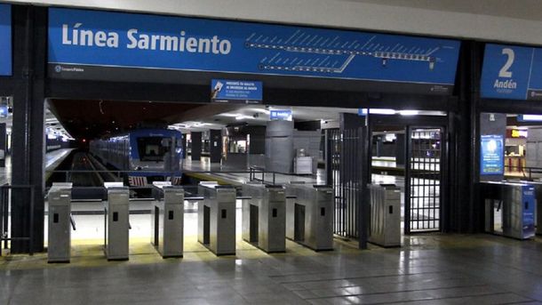 Misteriosa muerte de una mujer en la estación Once
