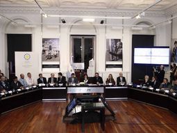 el salario minimo aumenta un 31 por ciento y llegara a 4.716 pesos en enero el salario minimo aumenta un 31 por ciento y llegara a 4.716 pesos en enero