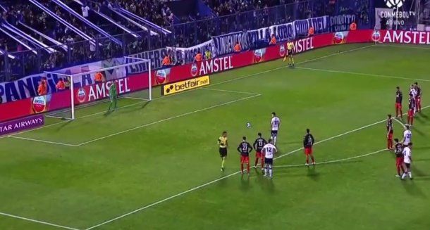 El gol de penal que le está dando el triunfo a Vélez frente a River