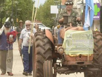Primer tractorazo contra Javier Milei por el DNU
