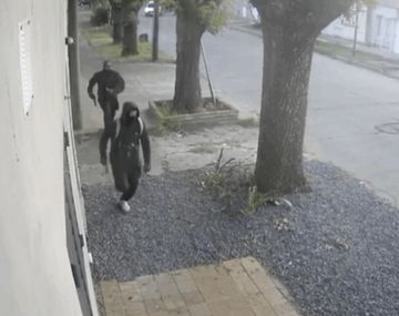 Capturan a policía acusado de irrumpir en una casa y huir tras ser descubierto