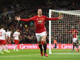 El delantero sueco, el estandarse del equipo del portugués Mourinho El delantero sueco, el estandarse del equipo del portugués Mourinho