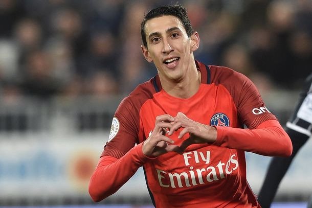 El festejo del Fideo tras su golazo de tiro libre ante Angers