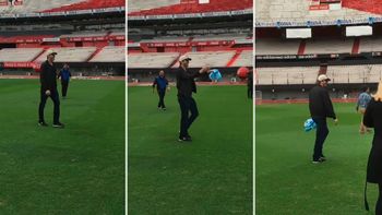 ashton kutcher visito el monumental y hasta se animo a patear al arco ashton kutcher visito el monumental y hasta se animo a patear al arco