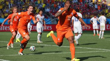 holanda le gano 2 a 0 a chile y se quedo con la cima del grupo b holanda le gano 2 a 0 a chile y se quedo con la cima del grupo b