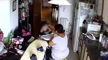 video: mira como le pegaba esta ninera a un bebe video: mira como le pegaba esta ninera a un bebe