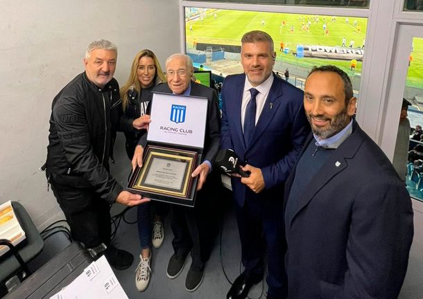 Enrique Macaya Márquez volvió a comentar un partido en TV a los 89 años