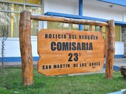 fue hacer un tramite a la comisaria, se olvido la billetera y un policia se la robo fue hacer un tramite a la comisaria, se olvido la billetera y un policia se la robo