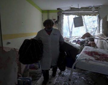 Murió una nena en el ataque ruso al hospital pediátrico de Mariupol