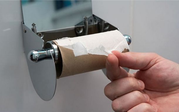 No había papel en el baño del tren en el que viajaba y pidió ayuda por Twitter