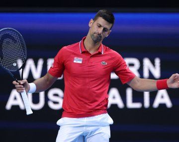 Djokovic perdió y encendió las alarmas en la previa del Australian Open