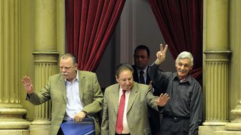 Tres miembros del Operativo Cóndor saludan en la Cámara de Diputados durante un homenaje en 2012. Tres miembros del Operativo Cóndor saludan en la Cámara de Diputados durante un homenaje en 2012.