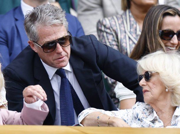 Papelón: Hugh Grant se quedó dormido en pleno partido de Wimbledon