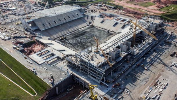 Corinthians quiere estrenar su estadio contra Boca