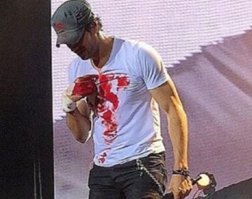 El accidente de Enrique Iglesias en pleno show
