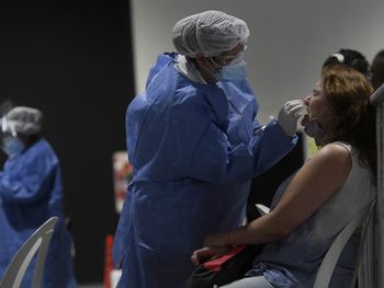 Se registraron 7.477 casos y 155 muertos en las últimas 24 horas