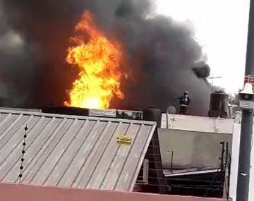 Pánico en Villa Soldati por un voraz incendio