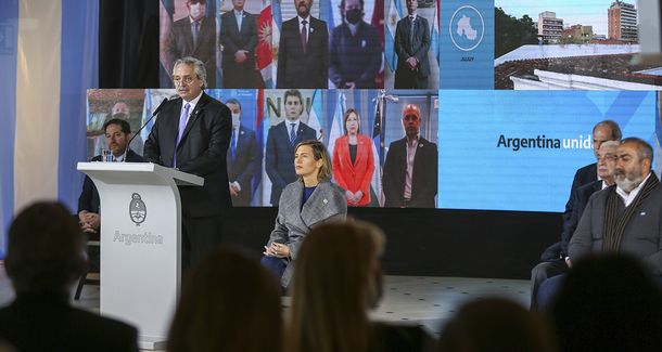 Los empresarios y sindicalistas que estuvieron en el acto por el Día de la Independencia