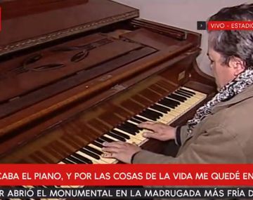 El pianista que durmió en el Monumental: Tocaba  y por cosas de la vida me quedé en la calle