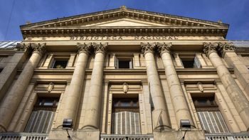 la biblioteca nacional vuelve a su antigua sede pero sin abandonar la actual la biblioteca nacional vuelve a su antigua sede pero sin abandonar la actual