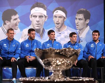 Los miembros del equipo argentino de Copa Davis, el capitán, Daniel Orsanic, y los jugadores, Juan Martín del Potro, Federico&nbsp;Delbonis, Guido Pella y Leonardo Mayer