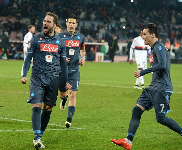 Con un gol de Higuaín sobre la hora, el Napoli se metió en la semi de la Copa Italia