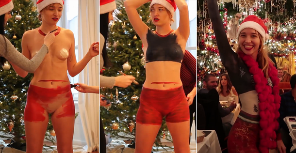Nueva York: una modelo se paseó desnuda con un vestido navideño pintado a mano