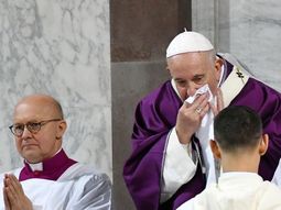 El papa Franciso se retir&oacute; de la vida p&uacute;blica por el coronavirus