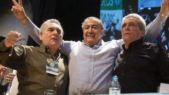 Juan Carlos Schmid, Héctor Daer y Carlos Acuña, el triunvirato que conduce la CGT. Juan Carlos Schmid, Héctor Daer y Carlos Acuña, el triunvirato que conduce la CGT.