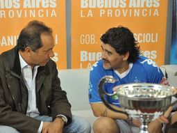 Diego vota a Scioli: Quiero que las cosas que faltan las haga el más preparado